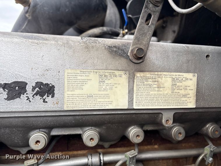 image for item EV2523 2005 Freightliner Columbia semi truck