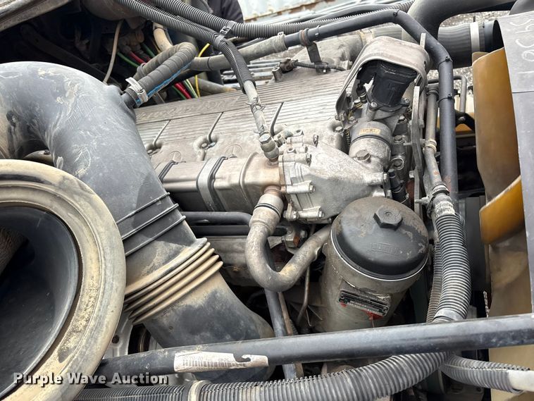 image for item EV2523 2005 Freightliner Columbia semi truck