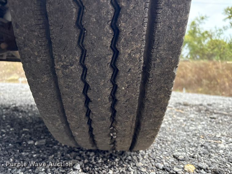 image for item EV2523 2005 Freightliner Columbia semi truck