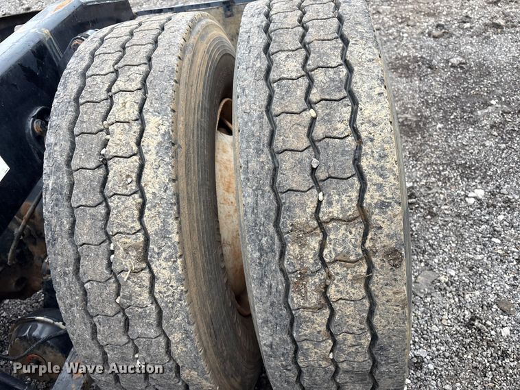 image for item EV2523 2005 Freightliner Columbia semi truck