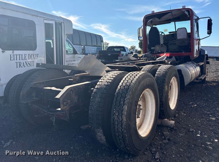 image for item EV2541 2006 Mack CXN613 semi truck