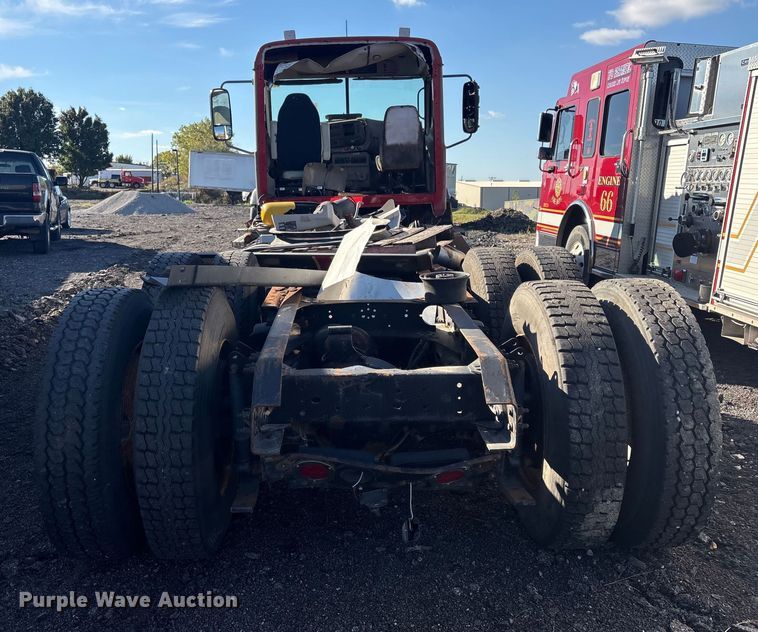 image for item EV2541 2006 Mack CXN613 semi truck