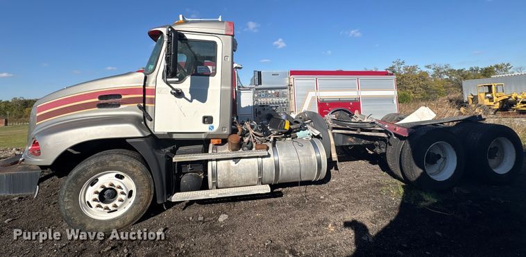 image for item EV2541 2006 Mack CXN613 semi truck