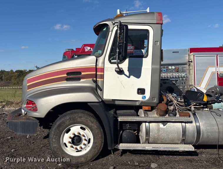 image for item EV2541 2006 Mack CXN613 semi truck