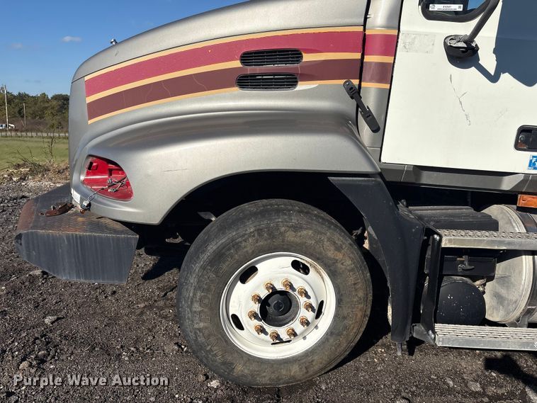 image for item EV2541 2006 Mack CXN613 semi truck