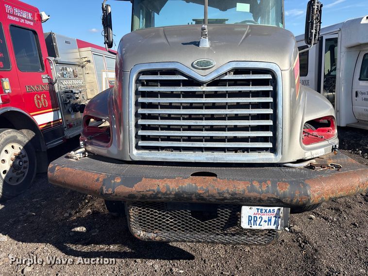 image for item EV2541 2006 Mack CXN613 semi truck