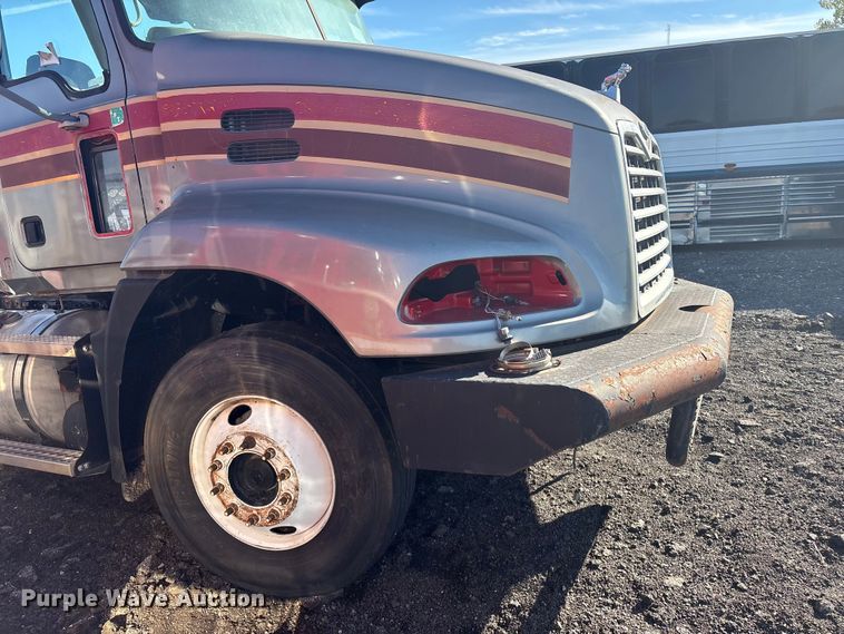 image for item EV2541 2006 Mack CXN613 semi truck