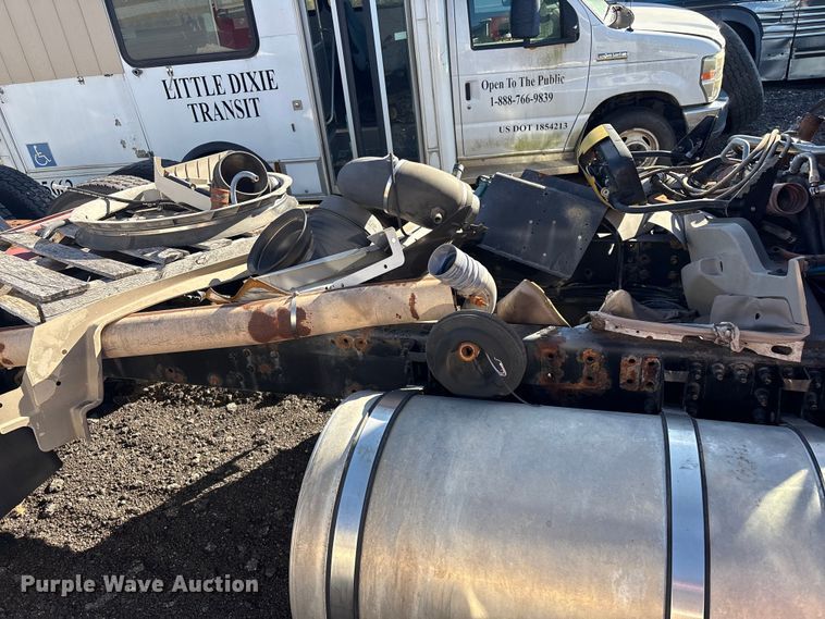 image for item EV2541 2006 Mack CXN613 semi truck