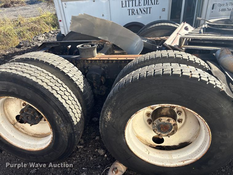 image for item EV2541 2006 Mack CXN613 semi truck