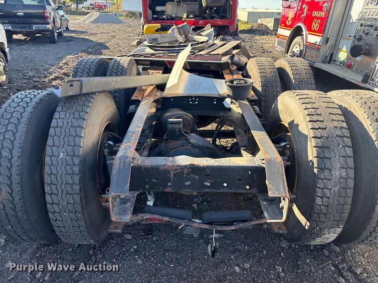 image for item EV2541 2006 Mack CXN613 semi truck