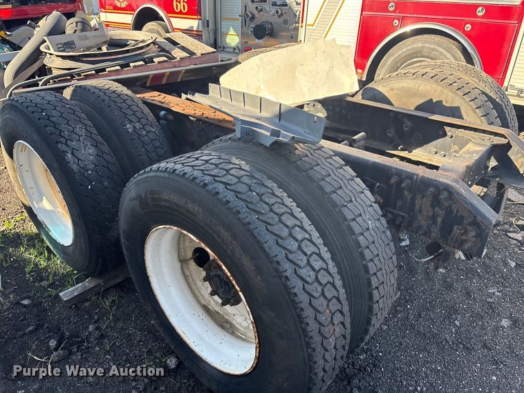 image for item EV2541 2006 Mack CXN613 semi truck