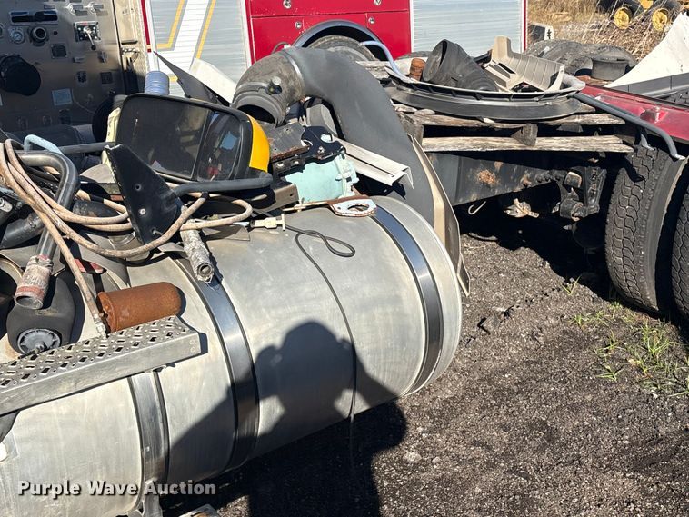 image for item EV2541 2006 Mack CXN613 semi truck