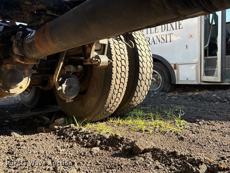 image for item EV2541 2006 Mack CXN613 semi truck