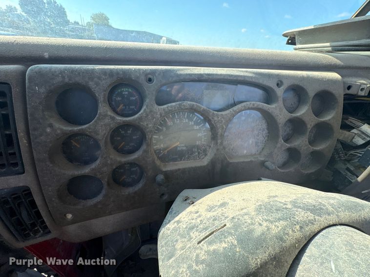 image for item EV2541 2006 Mack CXN613 semi truck