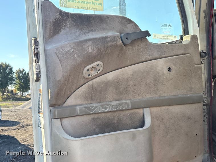 image for item EV2541 2006 Mack CXN613 semi truck