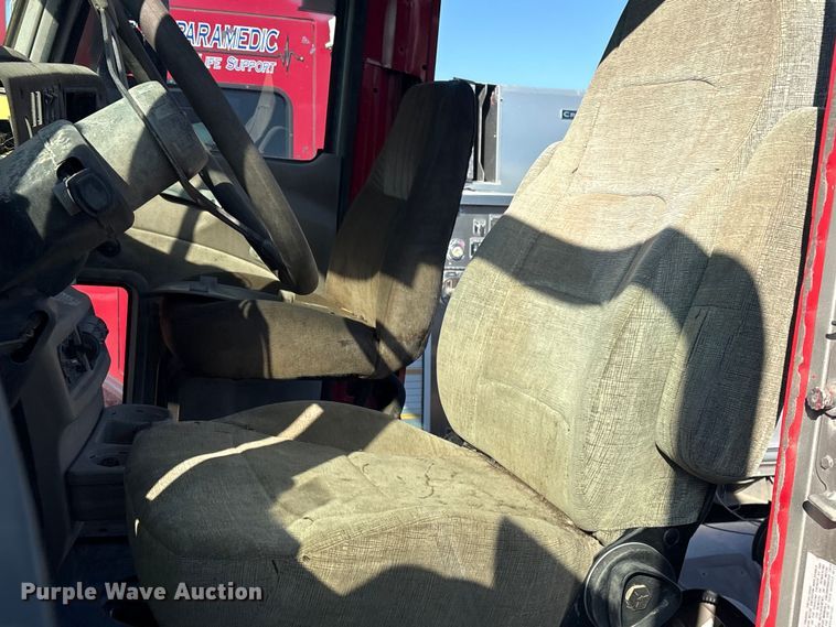 image for item EV2541 2006 Mack CXN613 semi truck