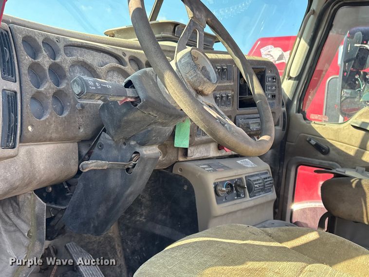 image for item EV2541 2006 Mack CXN613 semi truck