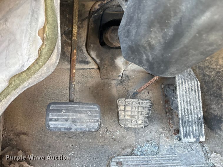 image for item EV2541 2006 Mack CXN613 semi truck