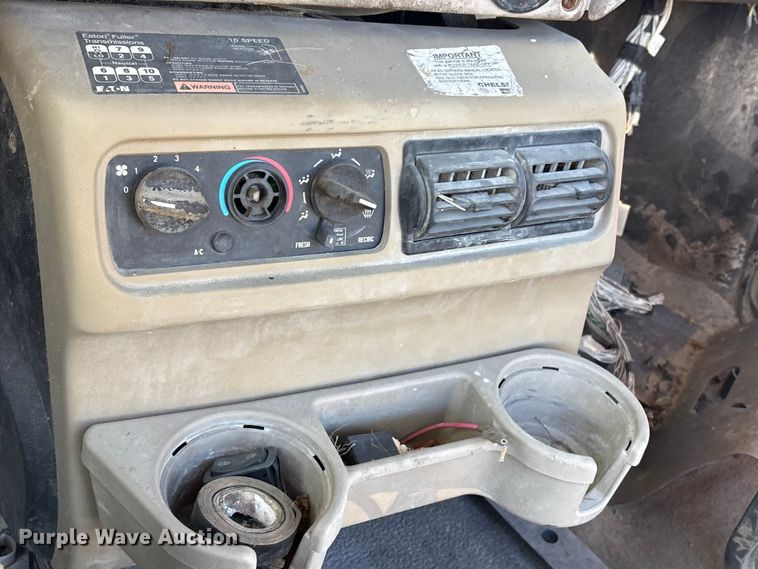 image for item EV2541 2006 Mack CXN613 semi truck