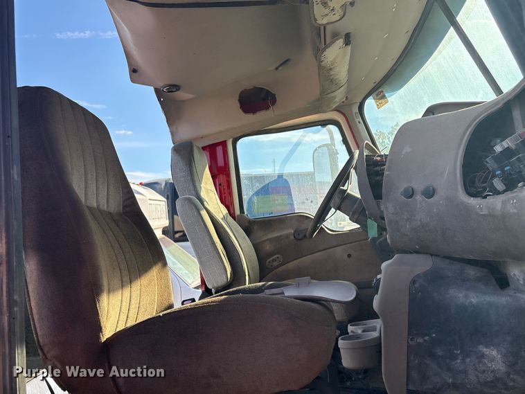 image for item EV2541 2006 Mack CXN613 semi truck