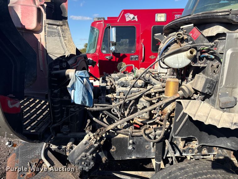 image for item EV2541 2006 Mack CXN613 semi truck