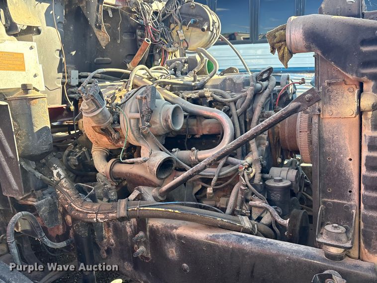 image for item EV2541 2006 Mack CXN613 semi truck