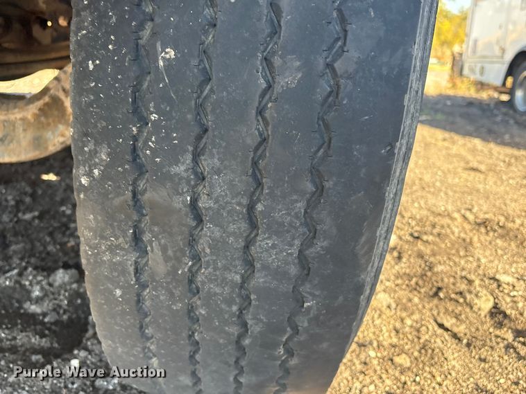 image for item EV2541 2006 Mack CXN613 semi truck