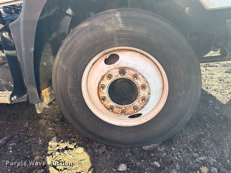 image for item EV2541 2006 Mack CXN613 semi truck