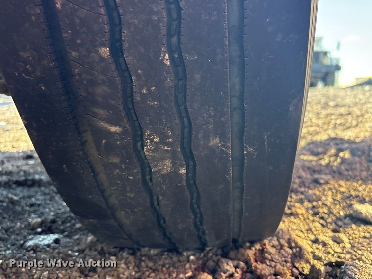 image for item EV2541 2006 Mack CXN613 semi truck