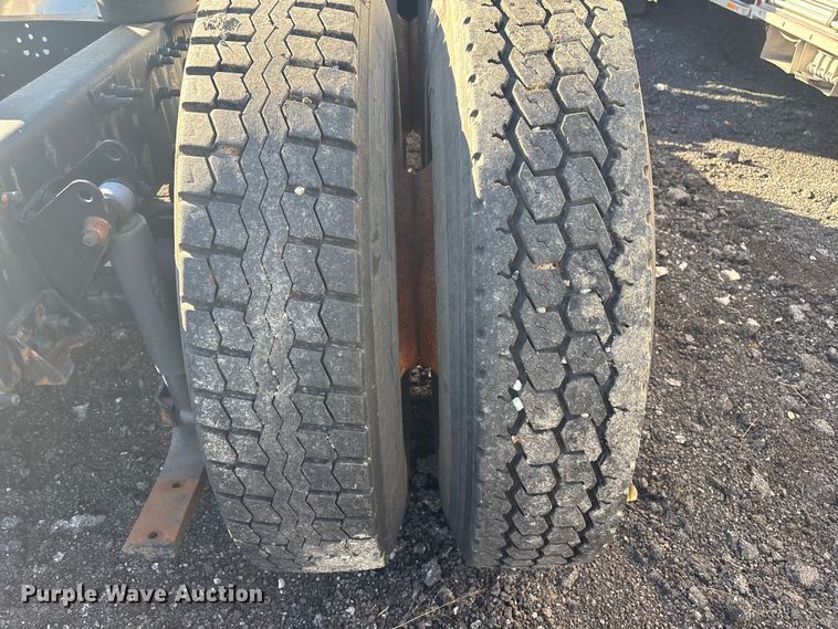 image for item EV2541 2006 Mack CXN613 semi truck