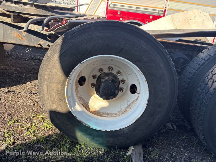 image for item EV2541 2006 Mack CXN613 semi truck