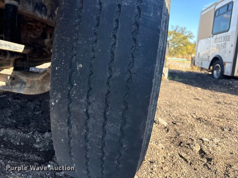 image for item EV2541 2006 Mack CXN613 semi truck