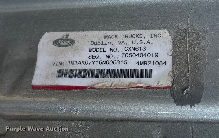image for item EV2541 2006 Mack CXN613 semi truck