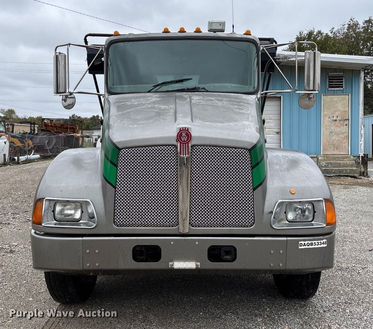 image for item EV3226 2008 Kenworth T300 hook lift truck