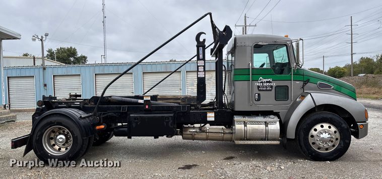 image for item EV3226 2008 Kenworth T300 hook lift truck