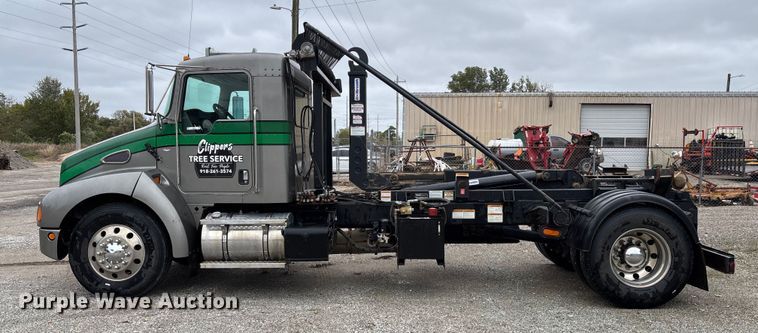 image for item EV3226 2008 Kenworth T300 hook lift truck