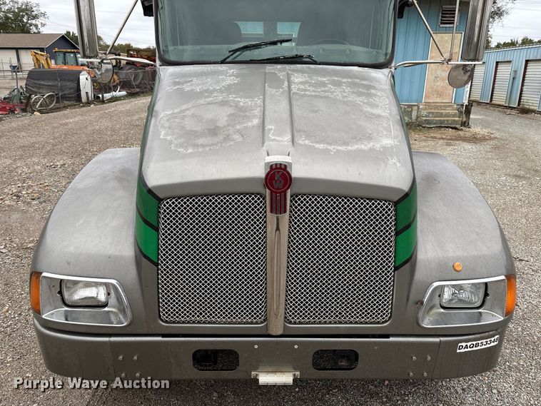 image for item EV3226 2008 Kenworth T300 hook lift truck