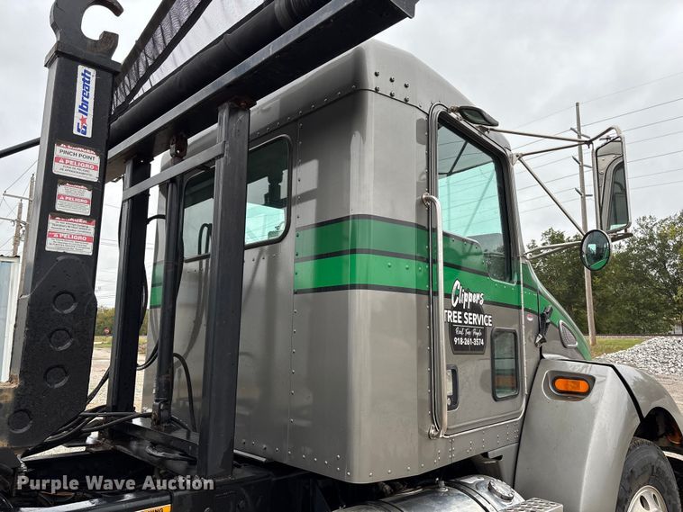 image for item EV3226 2008 Kenworth T300 hook lift truck