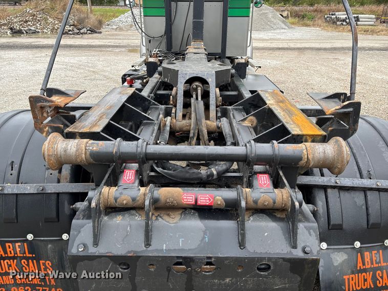 image for item EV3226 2008 Kenworth T300 hook lift truck