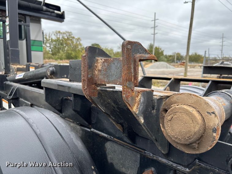 image for item EV3226 2008 Kenworth T300 hook lift truck