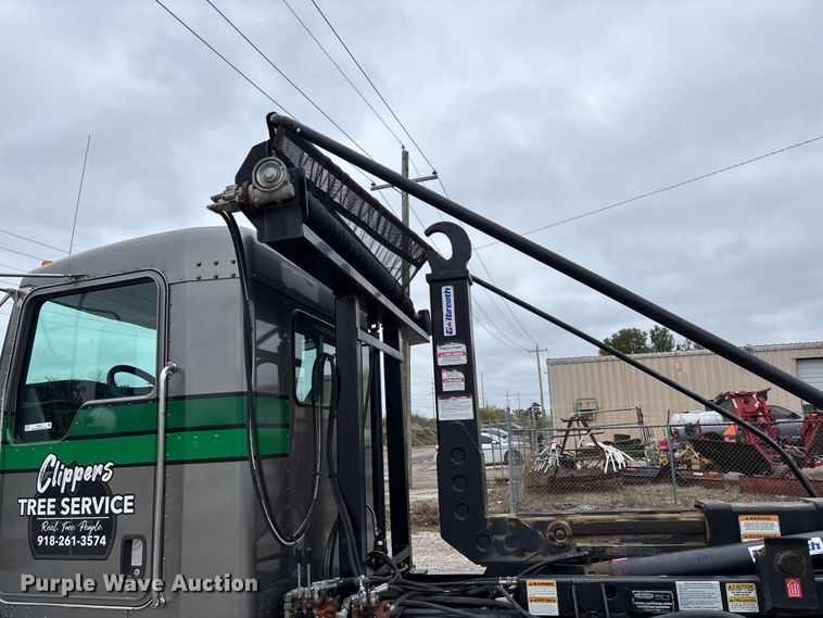 image for item EV3226 2008 Kenworth T300 hook lift truck