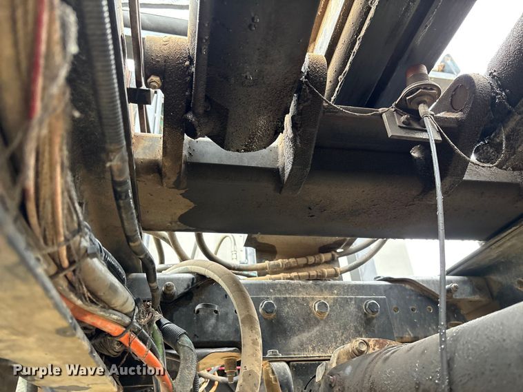 image for item EV3226 2008 Kenworth T300 hook lift truck