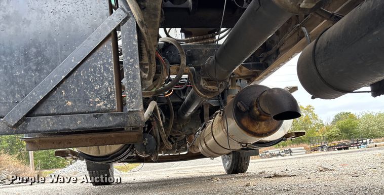 image for item EV3226 2008 Kenworth T300 hook lift truck