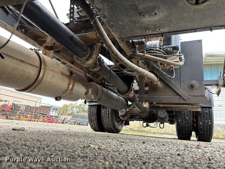 image for item EV3226 2008 Kenworth T300 hook lift truck