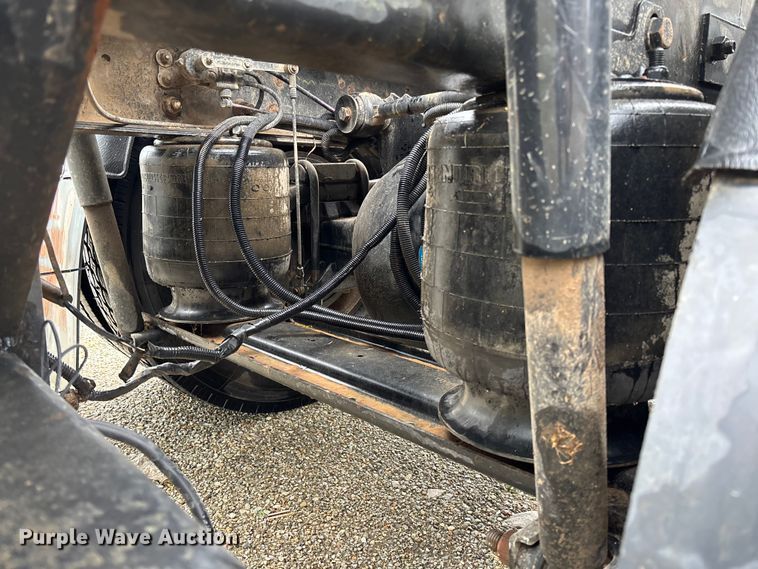 image for item EV3226 2008 Kenworth T300 hook lift truck