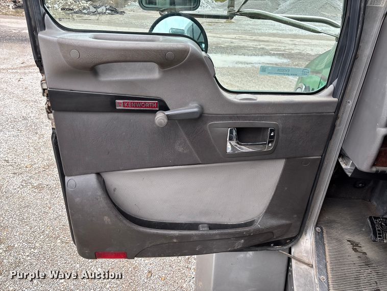 image for item EV3226 2008 Kenworth T300 hook lift truck