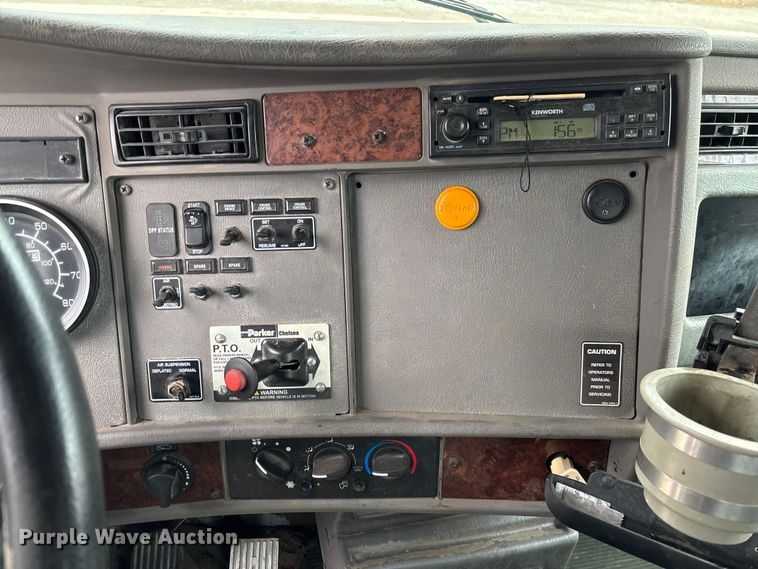 image for item EV3226 2008 Kenworth T300 hook lift truck