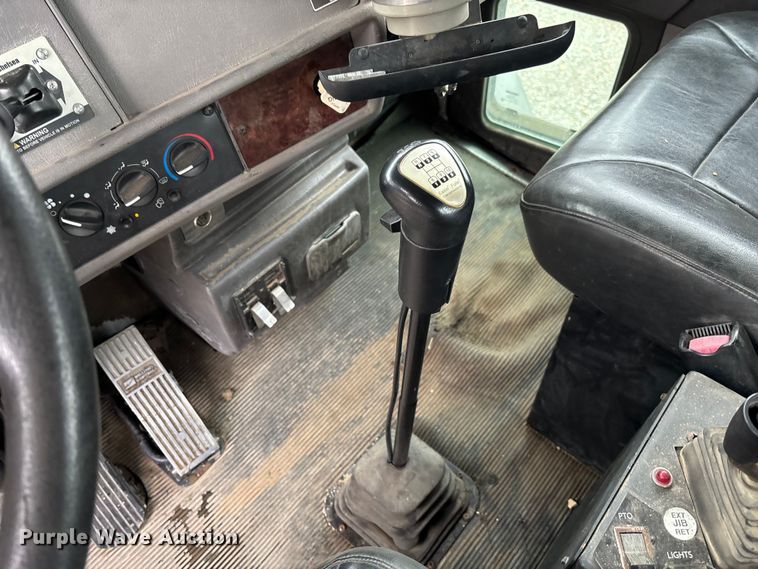 image for item EV3226 2008 Kenworth T300 hook lift truck