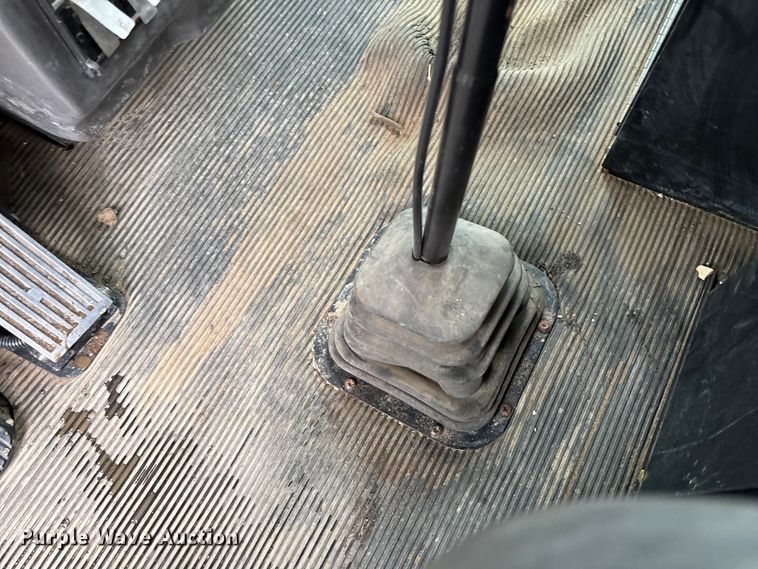 image for item EV3226 2008 Kenworth T300 hook lift truck