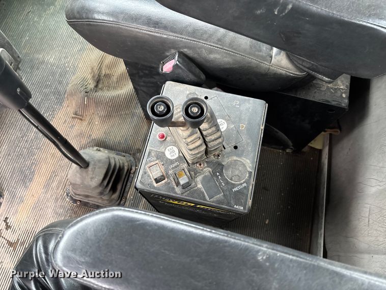 image for item EV3226 2008 Kenworth T300 hook lift truck